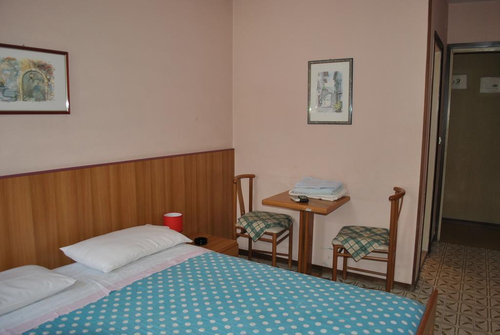 Albergo Alla Rocca Garda  Habitación foto