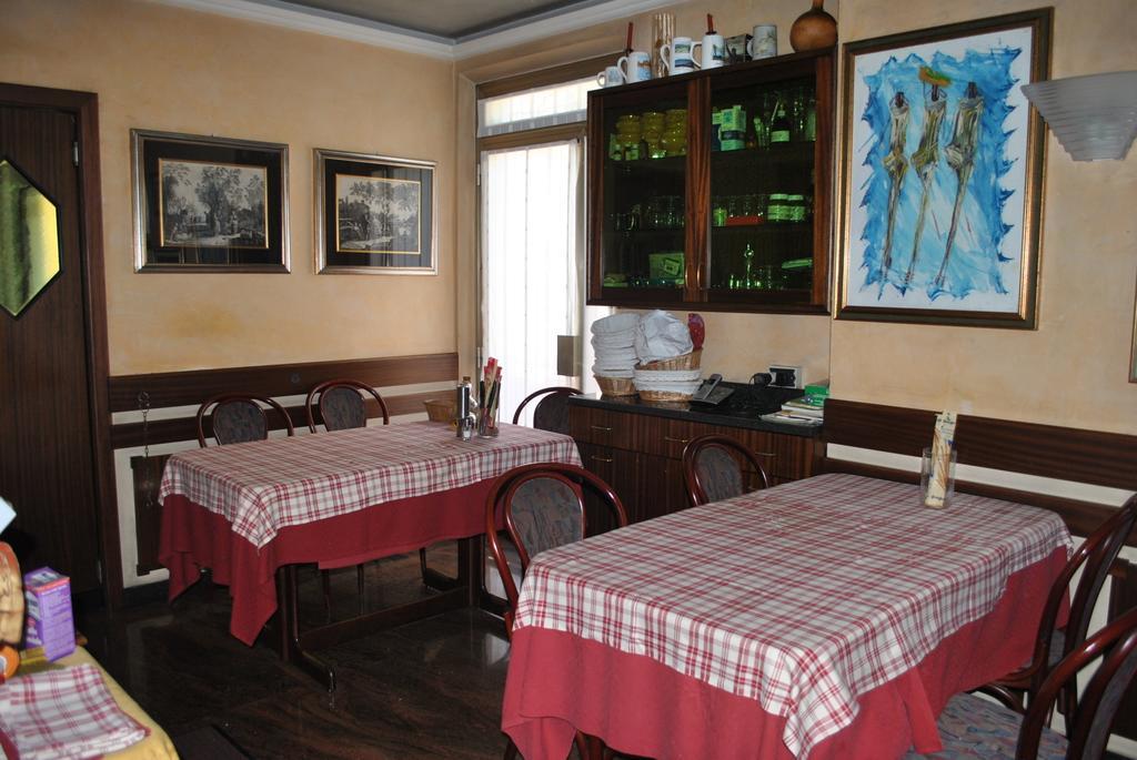 Albergo Alla Rocca Garda  Exterior foto
